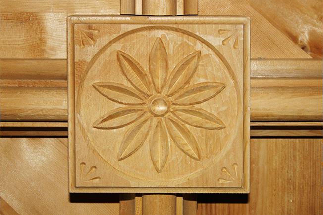 Intaglio del legno: decorazione tradizionale in cirmolo - La Bottega del Legno Bormio